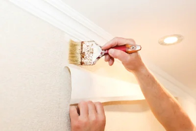 Pose de papier peint à Orbessan — revêtements muraux et toiles de verre